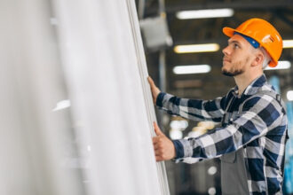 Rénover ses menuiseries à Grasse : enjeux, aides et choix du bon professionnel