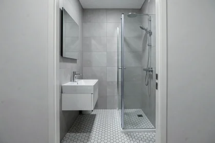 Salle de bain de petite taille avec dimensions compactes montrant un agencement fonctionnel en 4 mètres carrés